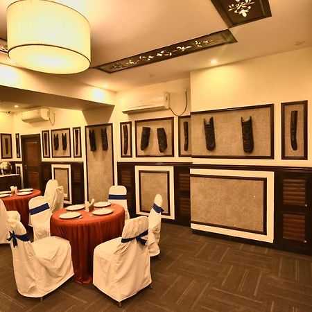 Casa Broadway-A Boutique Hotel Калькутта Экстерьер фото
