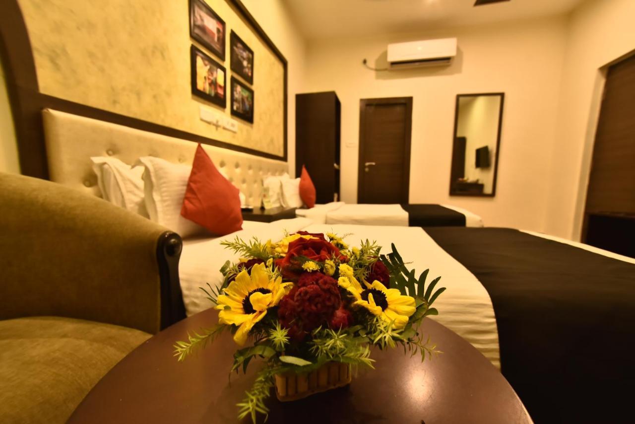 Casa Broadway-A Boutique Hotel Калькутта Экстерьер фото