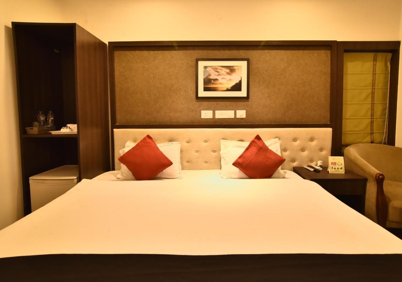 Casa Broadway-A Boutique Hotel Калькутта Экстерьер фото