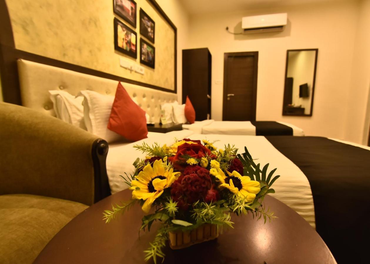 Casa Broadway-A Boutique Hotel Калькутта Экстерьер фото
