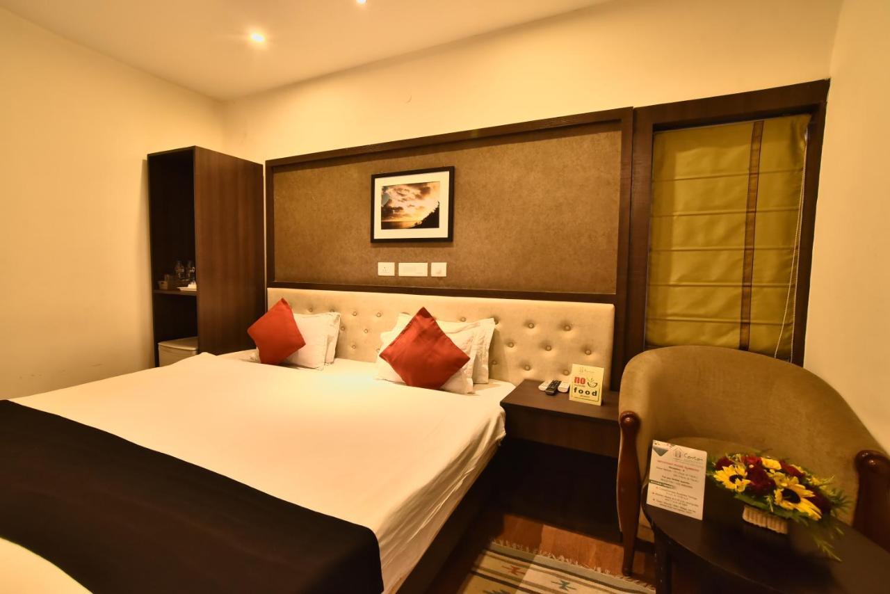 Casa Broadway-A Boutique Hotel Калькутта Экстерьер фото