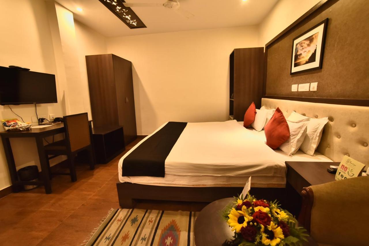 Casa Broadway-A Boutique Hotel Калькутта Экстерьер фото
